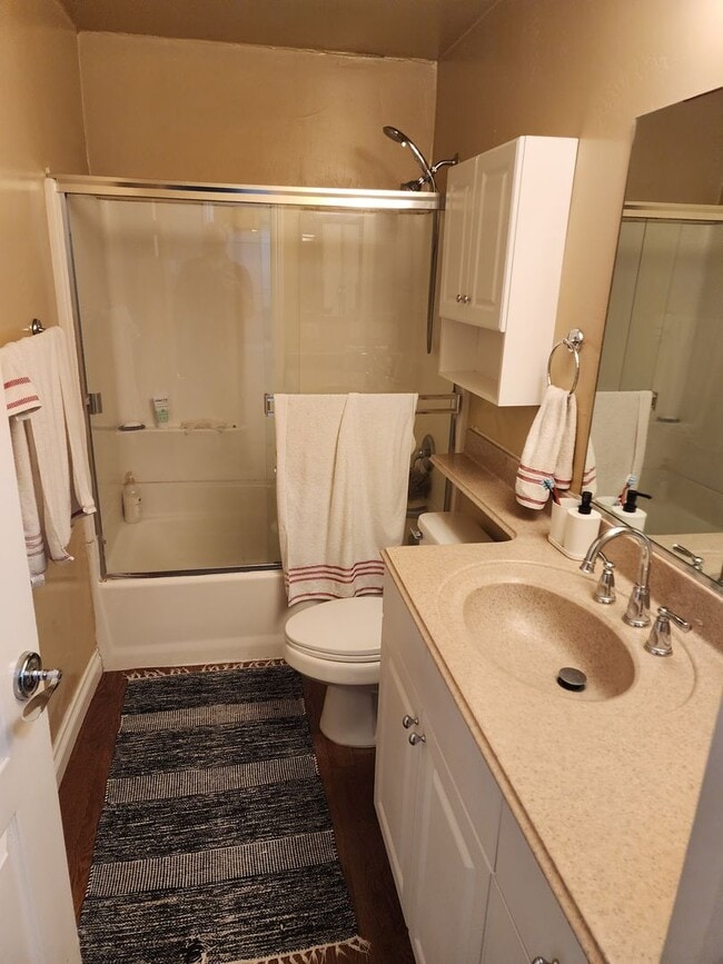 Building Photo - Upstairs end unit with AC and a private entrance 2 bedroom condo in a quiet area of Spring Valley...