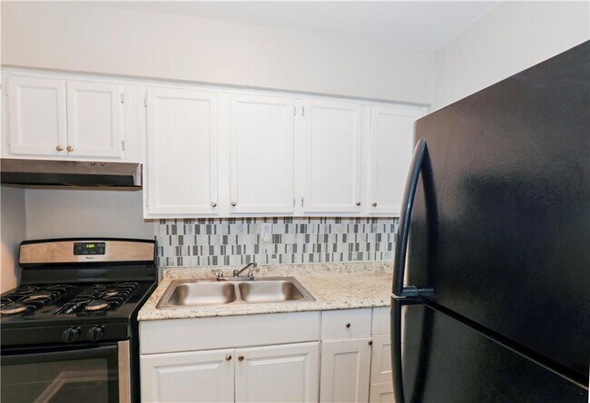 Building Photo - 2825 Belvedere Ln