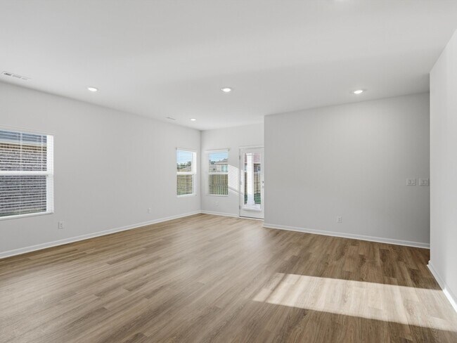 Building Photo - 6141 Feather Wy SE