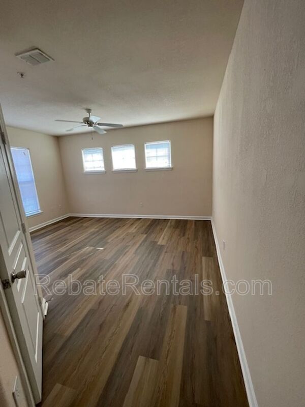 Building Photo - 8290 Gate Pkwy W