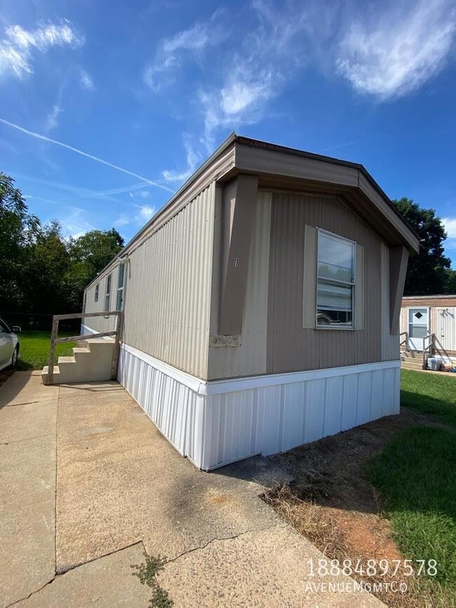 Building Photo - 2115 31st Ave Dr NE