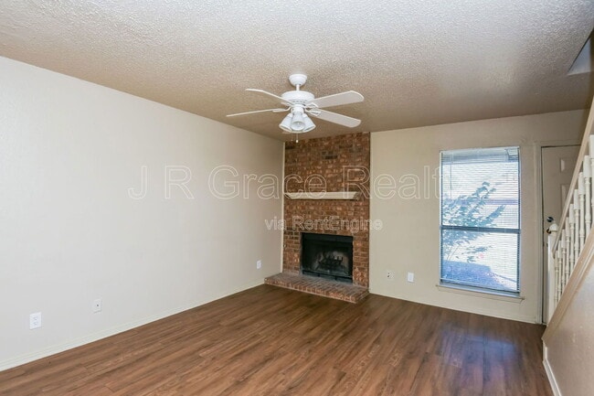 Building Photo - 5841 Shadydell Dr