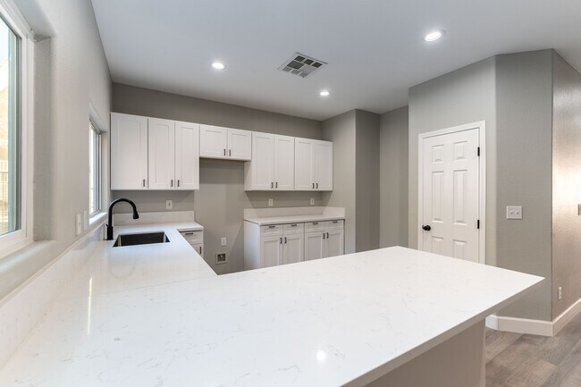 Building Photo - 10505 Cold Mountain Ave