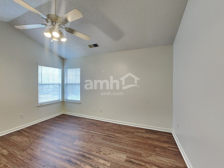 Building Photo - 2804 Robyns Glen Dr