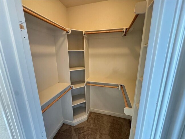 Building Photo - 407 Lyndal Ln