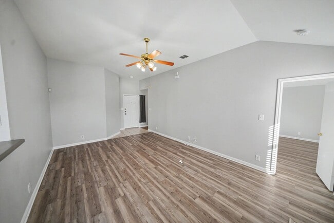 Building Photo - Updated Single-Story Home in Escondido North - Realtor Commission: $500