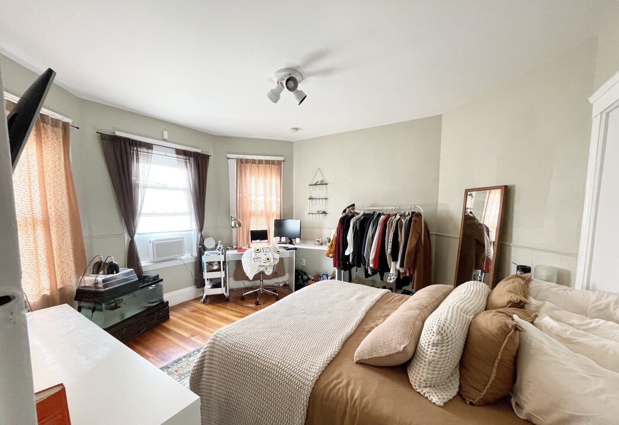 Building Photo - 9 Taft St