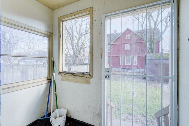 Building Photo - 461 Parsells Ave