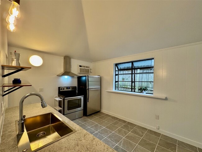 Building Photo - 2413 Woodhead St