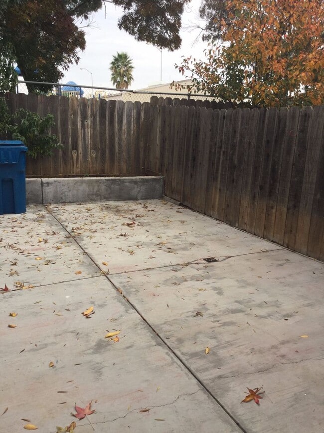 Building Photo - 2 Bedroom / 1 Bathroom Townhome in Bay Point
