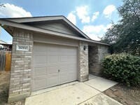 Building Photo - Nice 3 bedroom 2 bath -Ready for Move in