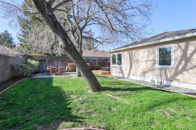 Building Photo - 3 Bed / 2 Bath Redwood City home with calming backyard oasis and a white picket fence. YouTube to...