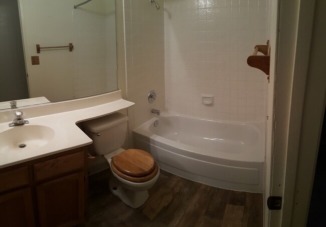 Building Photo - Sparks 3 bed 2 bath 2 car garage home located near The Marina For Rent