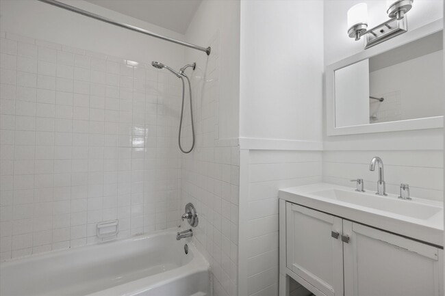 Building Photo - 930 Corning Rd