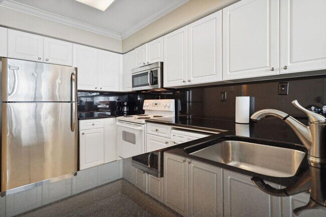 Building Photo - 2501 S Ocean Dr