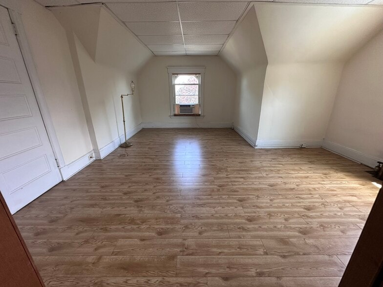 Building Photo - 116 Orient Way