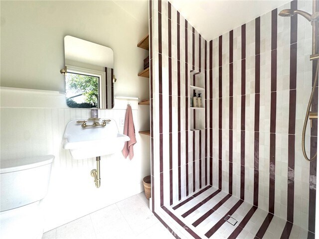 Building Photo - 2421 Heliotrope Dr