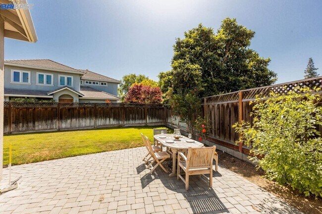 Building Photo - Live Exceptionally in This Peaceful Willow Glen Executive Home; 4 bed/ 4.5 bath