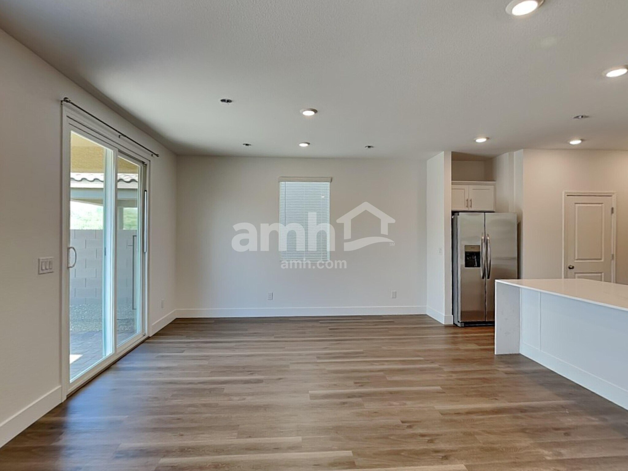 Building Photo - 5880 Vaes Dothrak St
