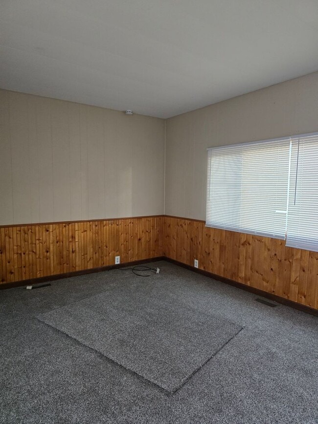 Building Photo - Affordable, Cute, Cozy