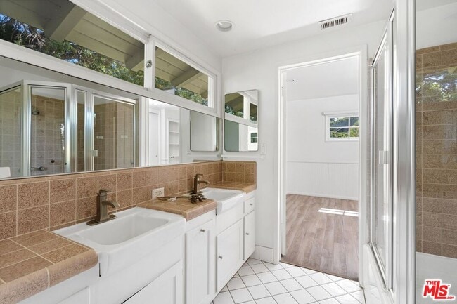 Building Photo - 6363 Sycamore Meadows Dr