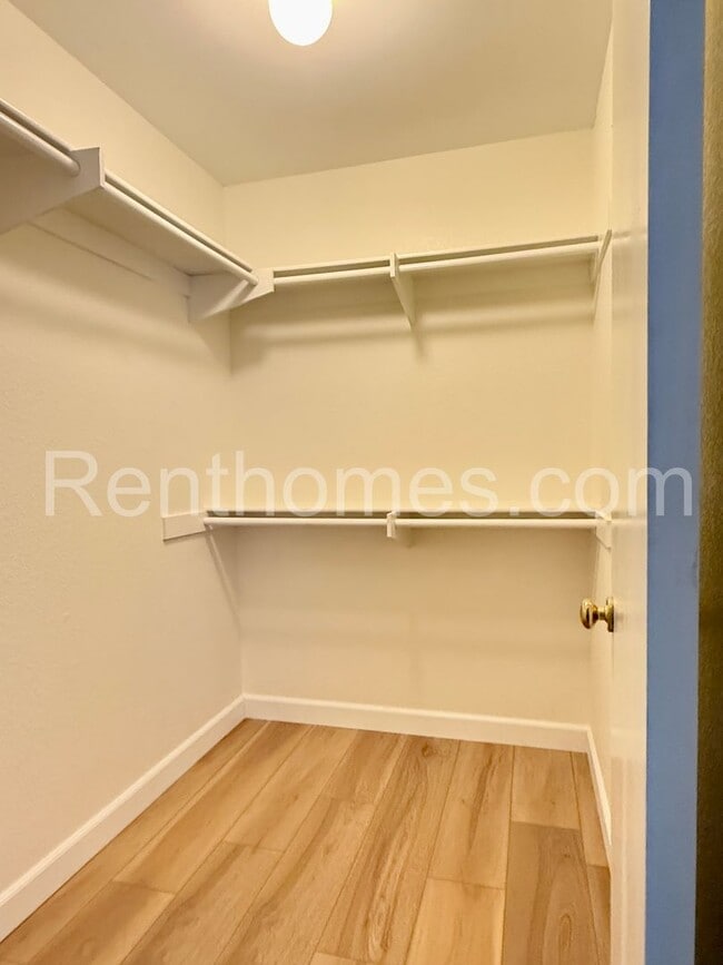 Building Photo - 10807 Woodstream Point