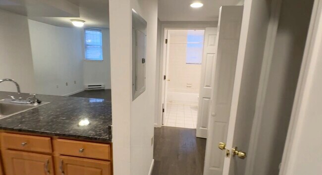 Building Photo - 117 Park Dr