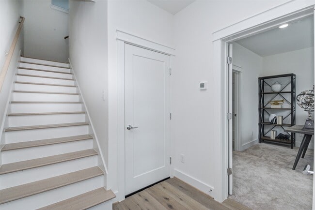 Building Photo - 1131 W 17th St