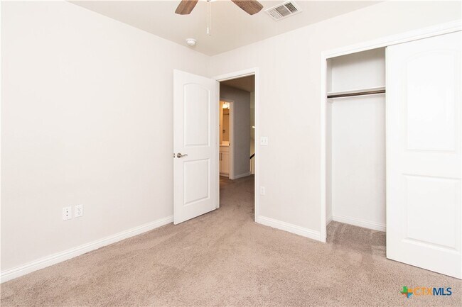 Building Photo - 9404 Privet Dr