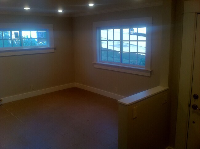 Building Photo - Toluca