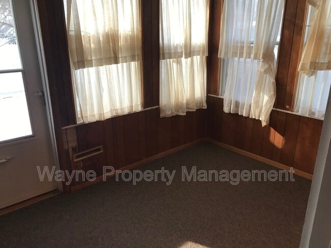 Building Photo - 503 NE 3rd St