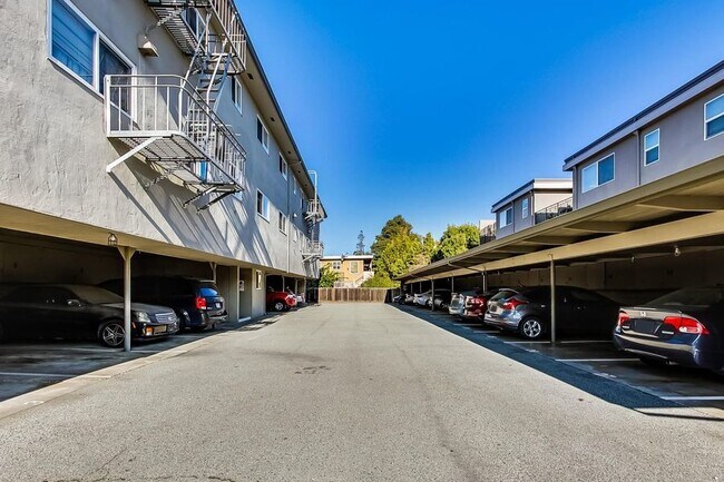 Building Photo - 1549 San Carlos Ave