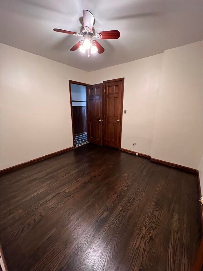 Building Photo - 926 Tibbetts Wick Rd