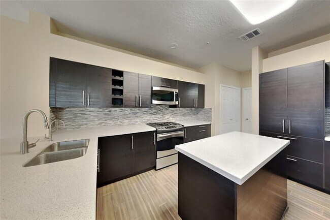 Building Photo - 2150 Paso Rello Dr