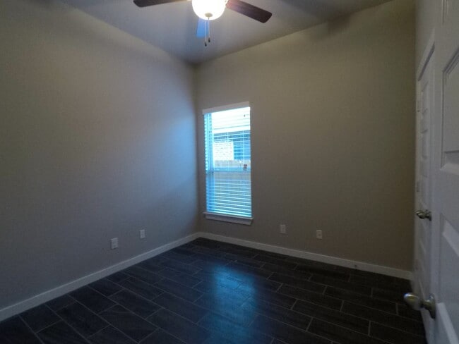 Building Photo - 128 Hidden Springs Dr