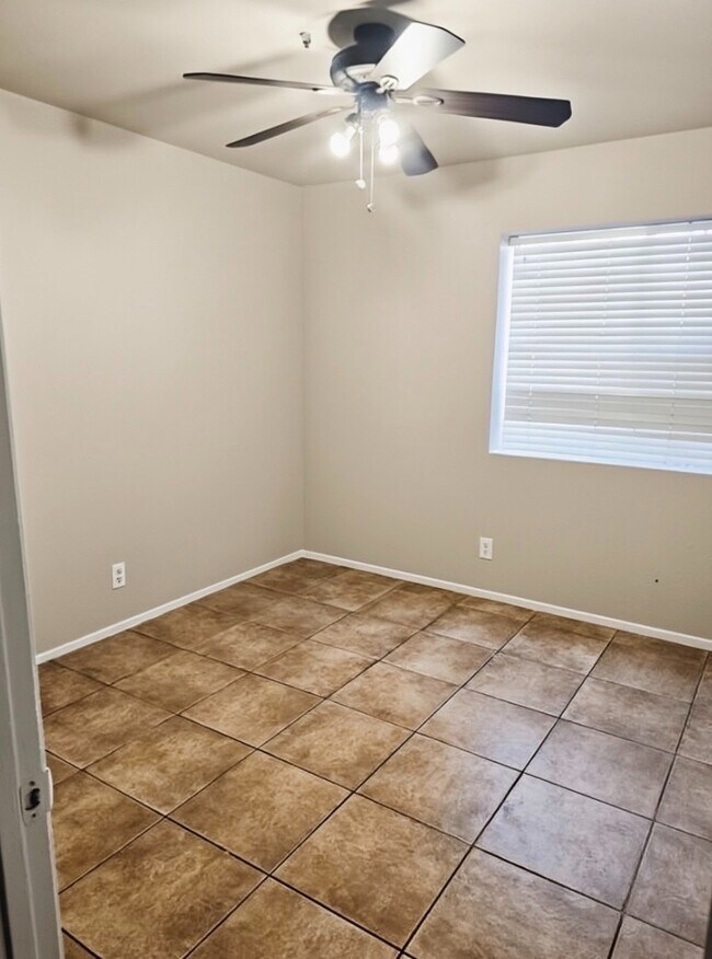 Building Photo - 13715 El Rio Ln