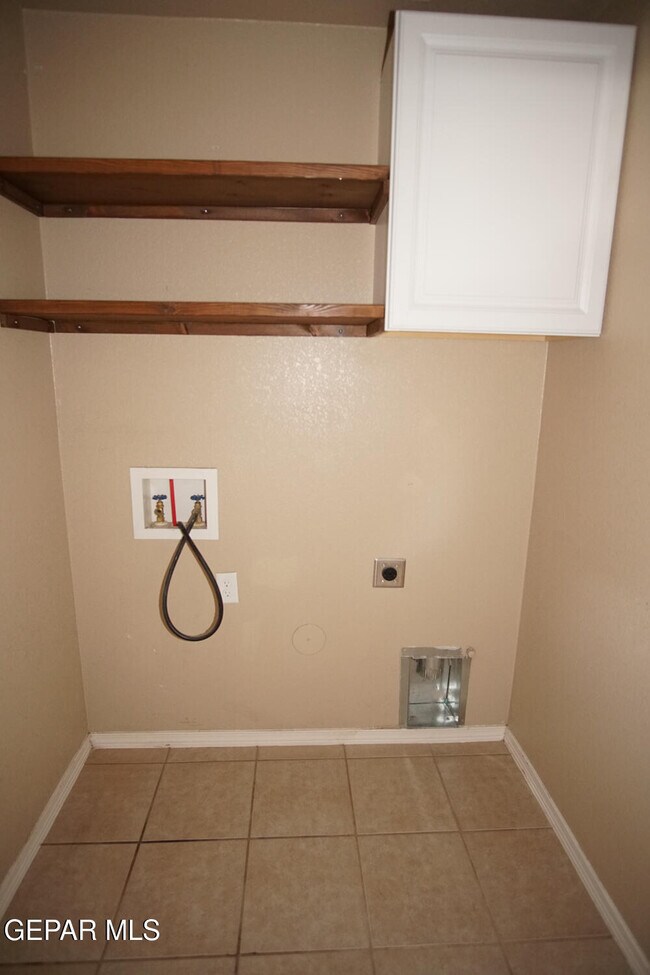 Building Photo - 14207 Otter Point Ct