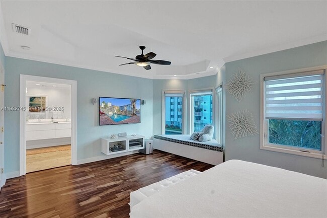 Building Photo - 3942 NE 171 St