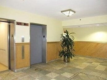 Building Photo - 100 Cove Way