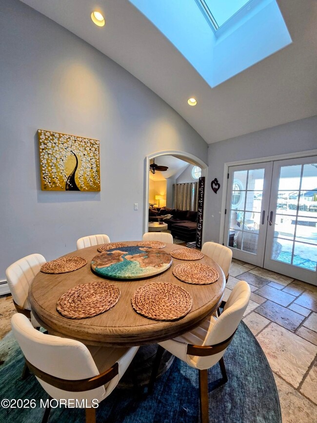 Building Photo - 1518 Laguna Dr