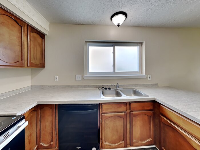 Building Photo - 2855 Pilgrims Point Dr
