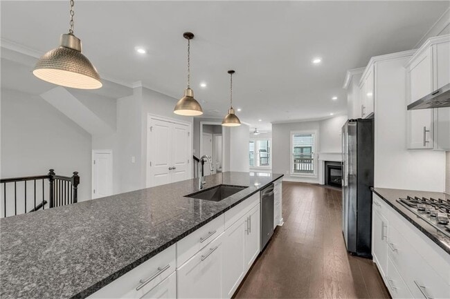 Building Photo - 552 Ember Ln NW