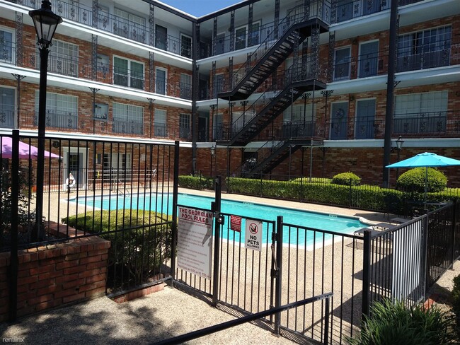 Building Photo - 2 br, 2 bath Condo - 8401 North New Braunf...