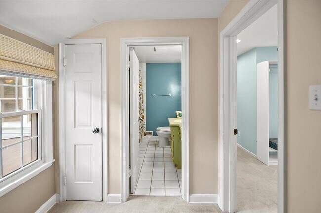 Building Photo - 5160 N Kent Ave