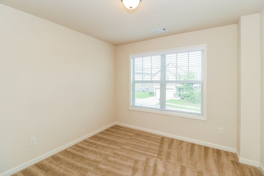 Building Photo - 1305 Little Hampton Dr