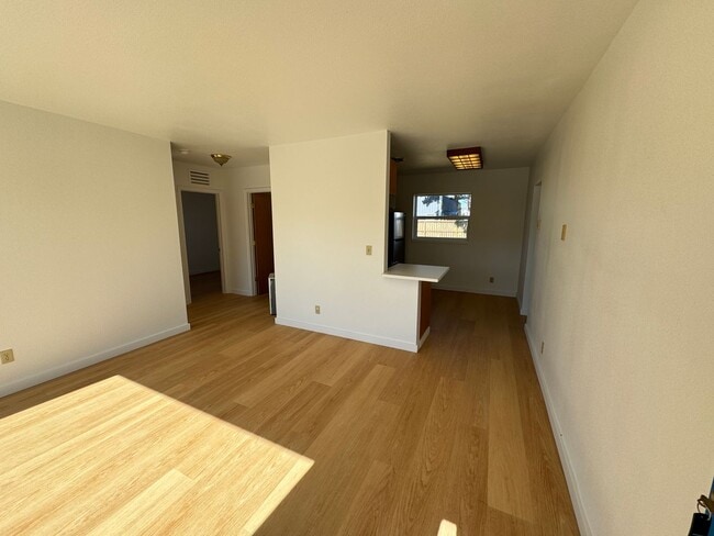 Building Photo - Adorable two bedroom cottage in Newport!