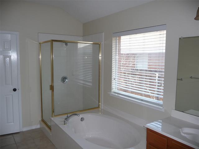 Building Photo - 5601 Tulip Dr