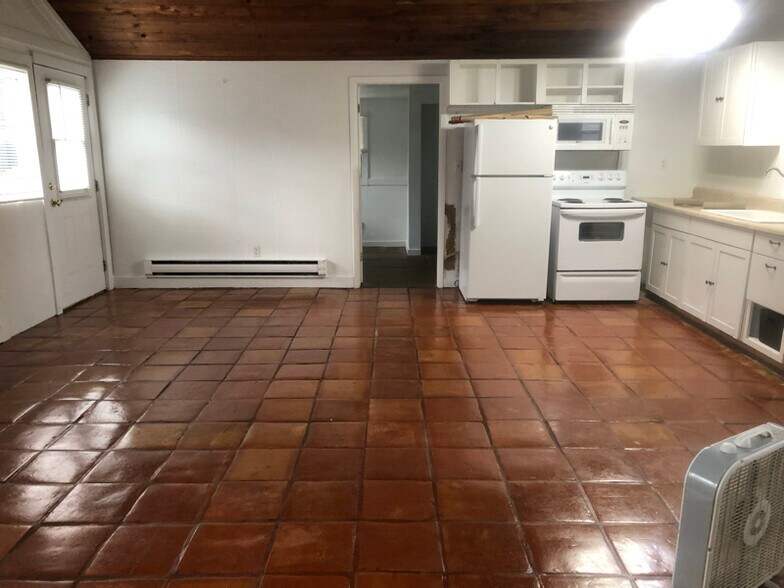 Primary Photo - 932 S Riverside Dr