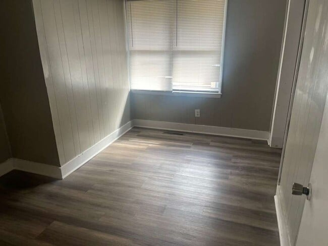 Building Photo - 329 Richmond Dr