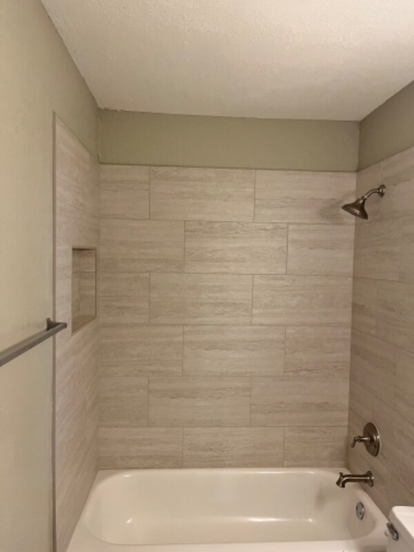 Building Photo - 2402 Summer Pl Dr